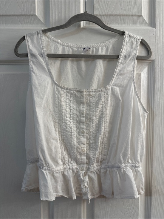 Old Navy Tops - Old Navy White Sleeveless Button-Front Peplum Camisole